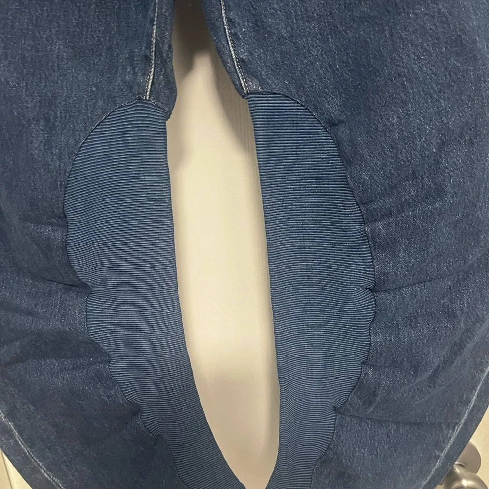 Levi's Limited Edition Women’s Barrel Cropped Limited Edition Dark Blue Jeans - Picture 3 of 5
